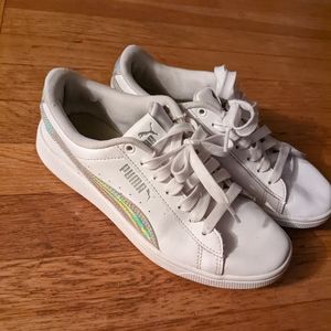 Girl's Puma Size 4